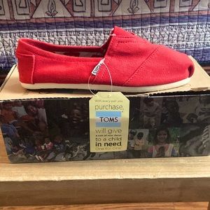 Toms Classic Canvas Slip-ons